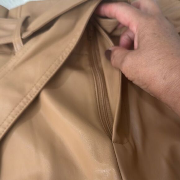 TRUTH by Republic Faux Leather Stylish Tan Women's Shorts Size 8 - Picture 10 of 11
